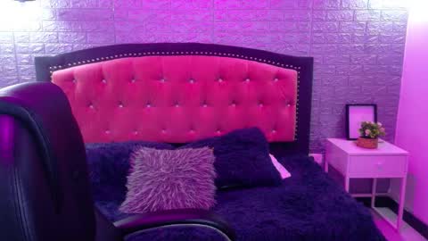 Snapshot of natalie_loffreda chatting on 10.22.25 natalie  online show from 10.22.25