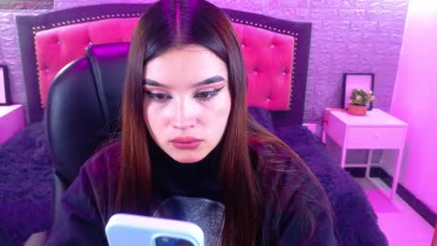 Snapshot of natalie_loffreda chatting on 10.28.25 natalie  online show from 10.28.25