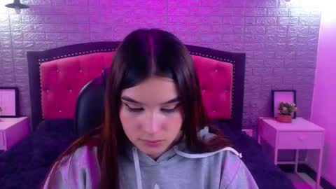 Snapshot of natalie_loffreda chatting on 10.29.25 natalie  online show from 10.29.25