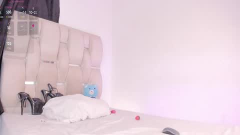 Snapshot of natalie_paris chatting on 10.14.25 Natalie online show from 10.14.25