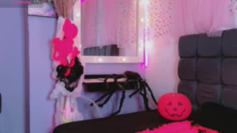 natalliapradas online show from 10.27.25