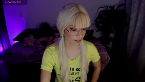 Snapshot of nataly_29 chatting on 05.06.26 MissNatis online show from 05.06.26