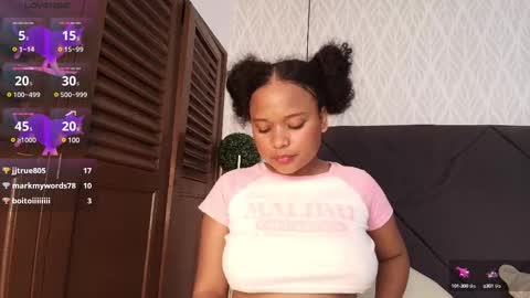 Snapshot of nataly_velez chatting on 02.17.25 Naty online show from 02.17.25