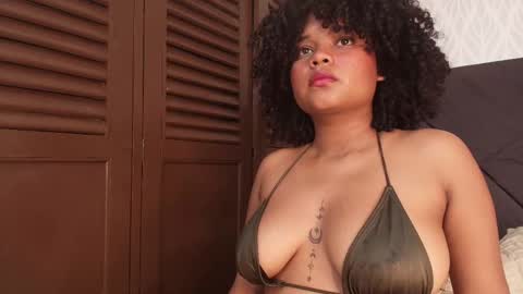 Snapshot of nataly_velez chatting on 02.23.25 Naty online show from 02.23.25