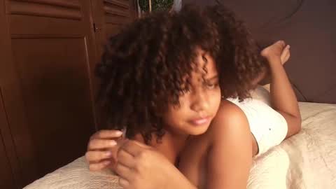 Snapshot of nataly_velez chatting on 02.25.25 Naty online show from 02.25.25