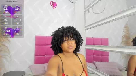 Snapshot of nataly_velez chatting on 03.08.25 Naty online show from 03.08.25