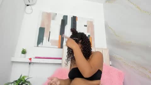 Snapshot of nataly_velez chatting on 10.13.25 Naty online show from 10.13.25