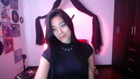 Snapshot of natalyescobar_lx chatting on 12.23.24 Nataly Escobar online show from 12.23.24