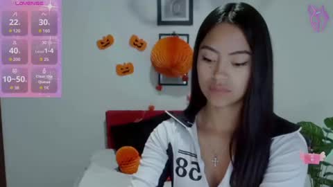 Nataly Escobar online show from 10.15.25