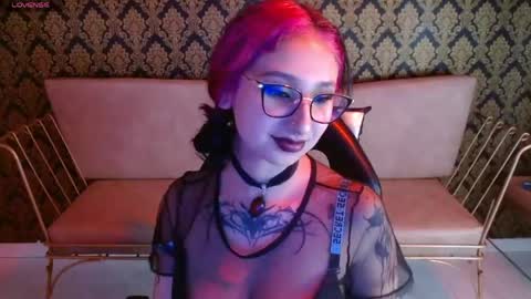 Snapshot of natasha1_alvarez chatting on 04.15.26 Natasha 3 online show from 04.15.26