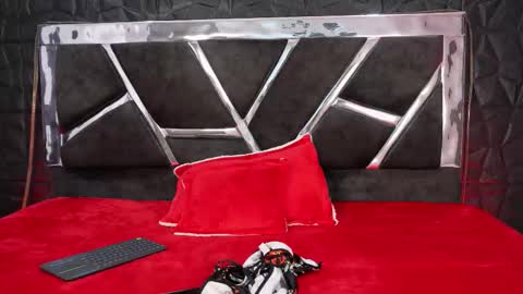 Natasha Vesper  online show from 12.18.25