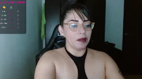 Snapshot of natashasmithe chatting on 02.05.25 Natasha Smithe online show from 02.05.25