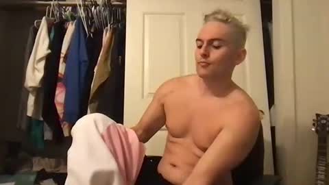 Snapshot of natetheexplorer chatting on 11.01.25 natetheexplorer online show from 11.01.25