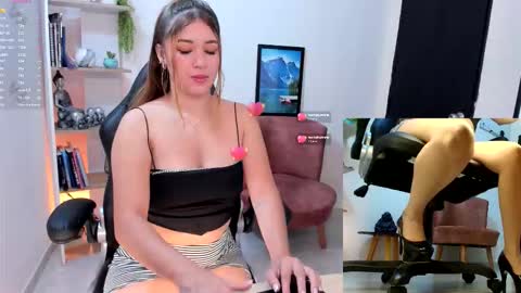 Snapshot of nathalie_29 chatting on 09.13.25 NATHALIE online show from 09.13.25