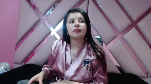 Snapshot of nathaly_low chatting on 01.09.25 nathaly low online show from 01.09.25