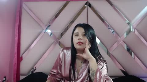 Snapshot of nathaly_low chatting on 01.22.25 nathaly low online show from 01.22.25