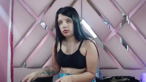 Snapshot of nathaly_low chatting on 02.13.25 nathaly low online show from 02.13.25