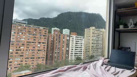     online show from 11.10.25