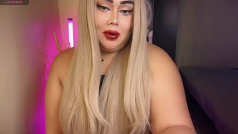 Snapshot of natural_asiangoddes chatting on 06.18.26 kia online show from 06.18.26