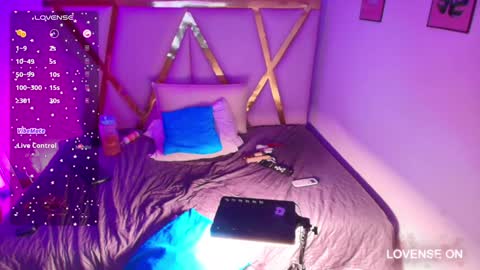 Snapshot of naturall_latina_ chatting on 12.04.24 Sofia online show from 12.04.24