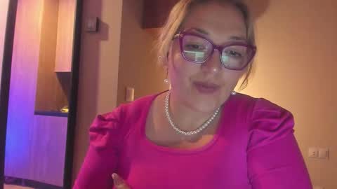 Snapshot of naty__mature_ chatting on 09.23.25 Nataly online show from 09.23.25