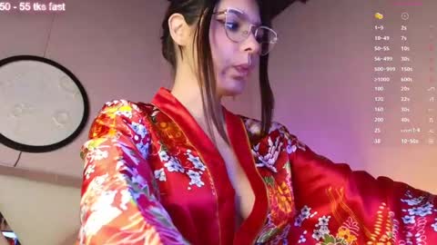 Snapshot of naty_saenz3 chatting on 12.07.24 Naty Saenz online show from 12.07.24