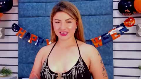 Snapshot of natyleone chatting on 10.21.25 Naty  online show from 10.21.25