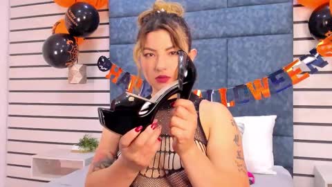 Snapshot of natyleone chatting on 10.23.25 Naty  online show from 10.23.25