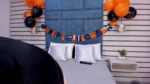 Snapshot of natyleone chatting on 10.26.25 Naty  online show from 10.26.25