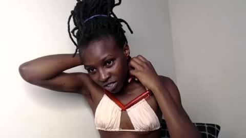 Snapshot of naught_ybabe chatting on 10.11.25 naught_ybabe online show from 10.11.25