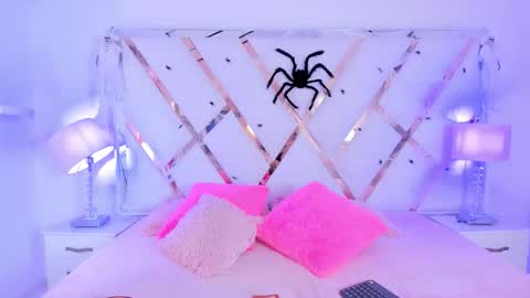 Snapshot of naughty__sara chatting on 11.01.25 SARA online show from 11.01.25