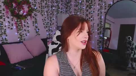 Snapshot of naughty_bella99 chatting on 03.09.25 bella online show from 03.09.25