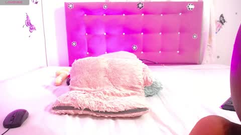 Snapshot of naughty_choko chatting on 01.22.25 L I S S online show from 01.22.25