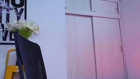 Em  please help me reach 100 thumbs up 3 online show from 11.14.25