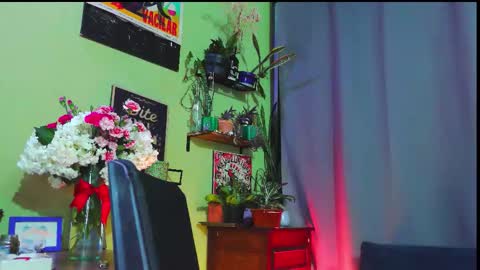 Em  please help me reach 100 thumbs up 3 online show from 02.21.26