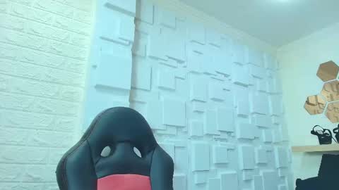 Kitten online show from 11.24.25