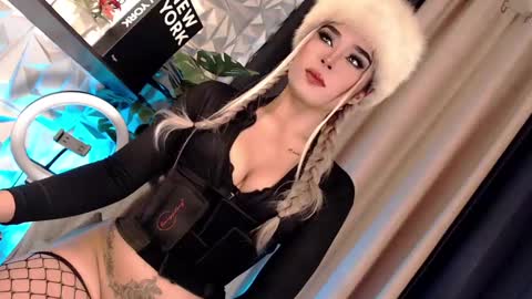 Snapshot of naughty_lexie69xx chatting on 12.28.24 GODDESS LEXIE online show from 12.28.24