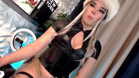 Snapshot of naughty_lexie69xx chatting on 01.18.25 GODDESS LEXIE online show from 01.18.25