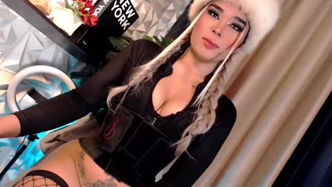 Snapshot of naughty_lexie69xx chatting on 01.25.25 GODDESS LEXIE online show from 01.25.25
