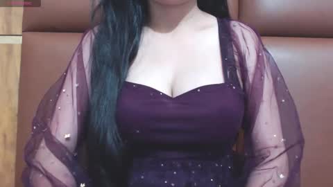 Snapshot of naughty_love489696 chatting on 10.30.25 riya online show from 10.30.25