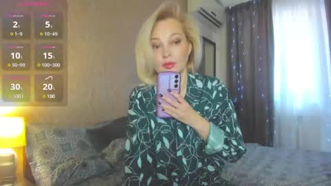 Snapshot of naughty_milena chatting on 02.18.25 Milena online show from 02.18.25