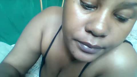 Snapshot of naughty_queen25 chatting on 09.10.25 queen online show from 09.10.25