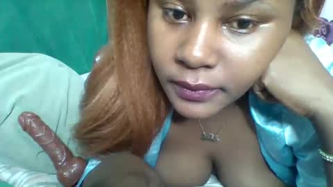 Snapshot of naughty_queen25 chatting on 09.15.25 queen online show from 09.15.25