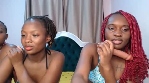 Snapshot of naughty_vixen_ chatting on 02.07.25 Naughty online show from 02.07.25