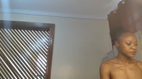 Snapshot of naughty_vixen_ chatting on 02.13.25 Naughty online show from 02.13.25
