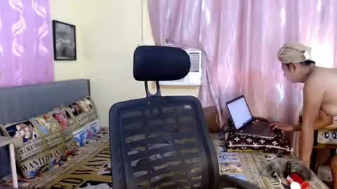 Snapshot of naughtyasiancummer chatting on 12.26.24 fujiko Be online show from 12.26.24