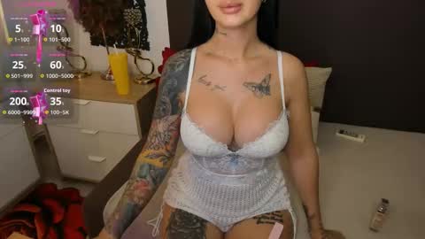 Snapshot of naughtycleo chatting on 09.17.25 cleo online show from 09.17.25