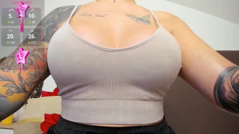 Snapshot of naughtycleo chatting on 09.19.25 cleo online show from 09.19.25