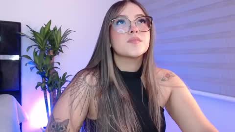 Snapshot of naughtycurvybbx chatting on 12.06.24 LANAindependent model online show from 12.06.24