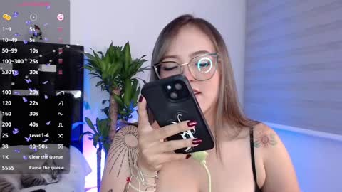 Snapshot of naughtycurvybbx chatting on 12.23.24 LANAindependent model online show from 12.23.24